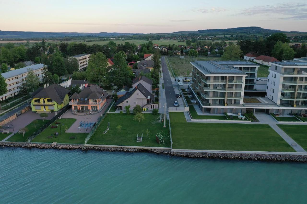 Hullam Apartman Balatonlelle Eksteriør billede