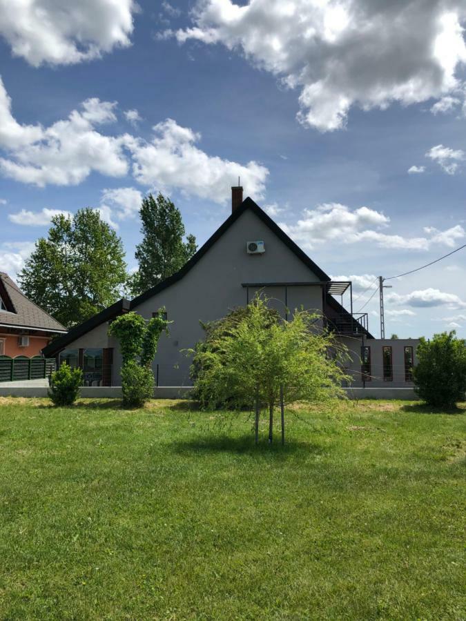 Hullam Apartman Balatonlelle Eksteriør billede