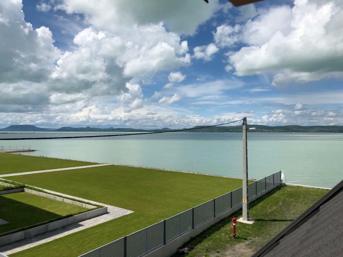 Hullam Apartman Balatonlelle Eksteriør billede
