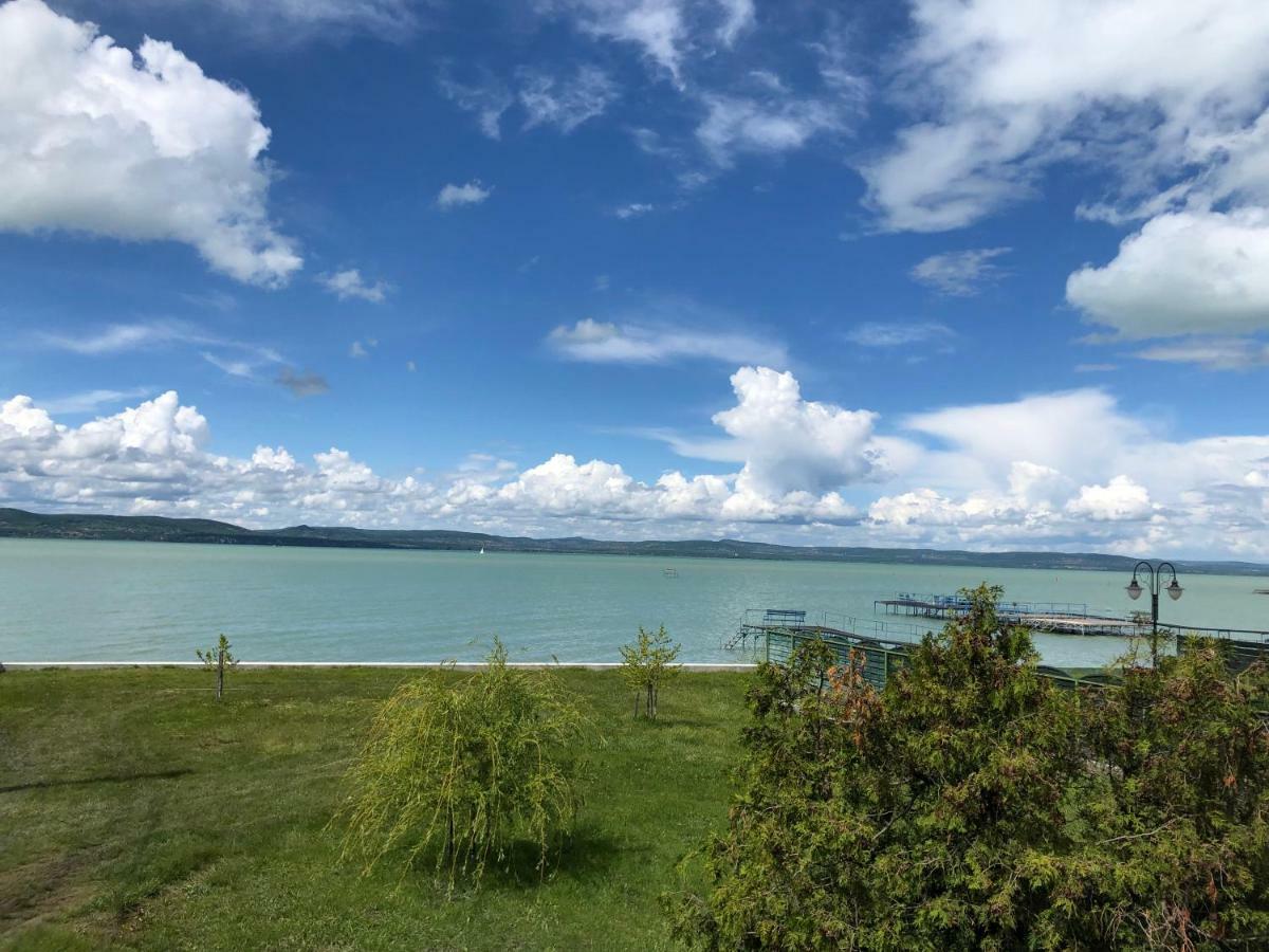 Hullam Apartman Balatonlelle Eksteriør billede