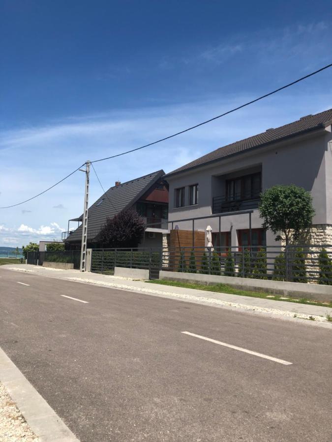 Hullam Apartman Balatonlelle Eksteriør billede